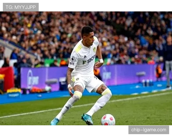 顶级足球巨星签下创纪录续约合同，未来角色引关注